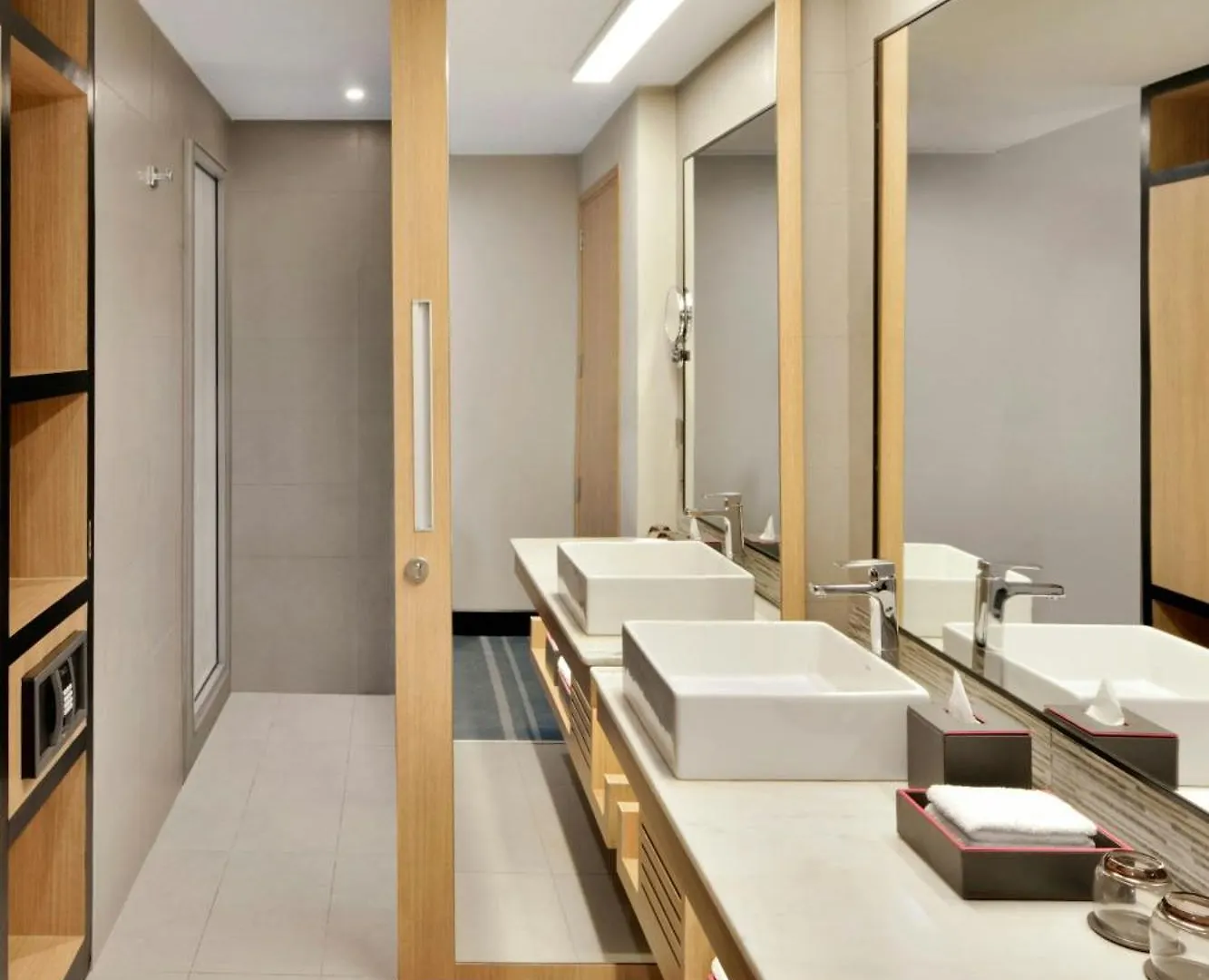 ***** Hotel Aloft New Delhi Aerocity Indien